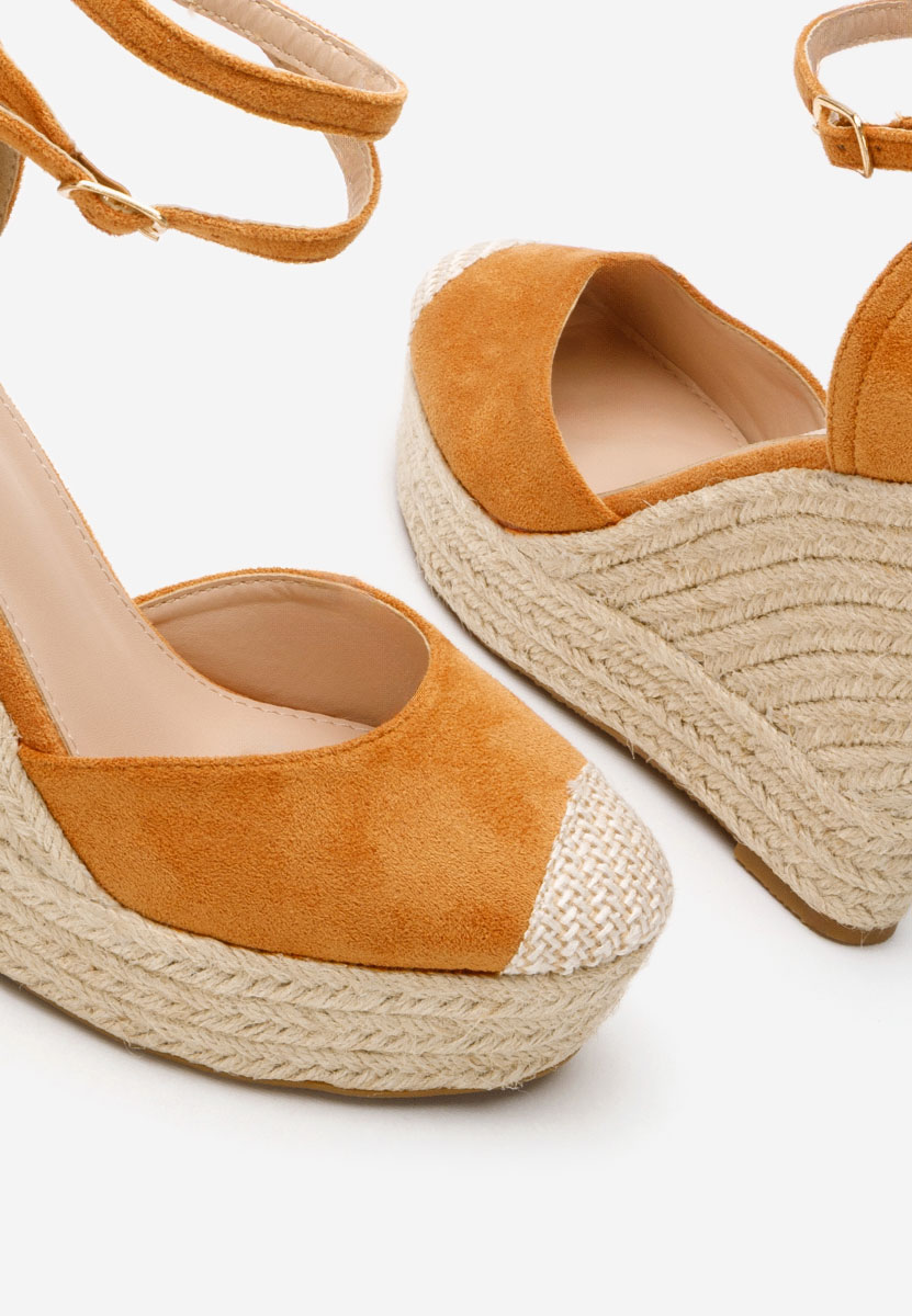 Camelové sandály na klínku Saniza V3