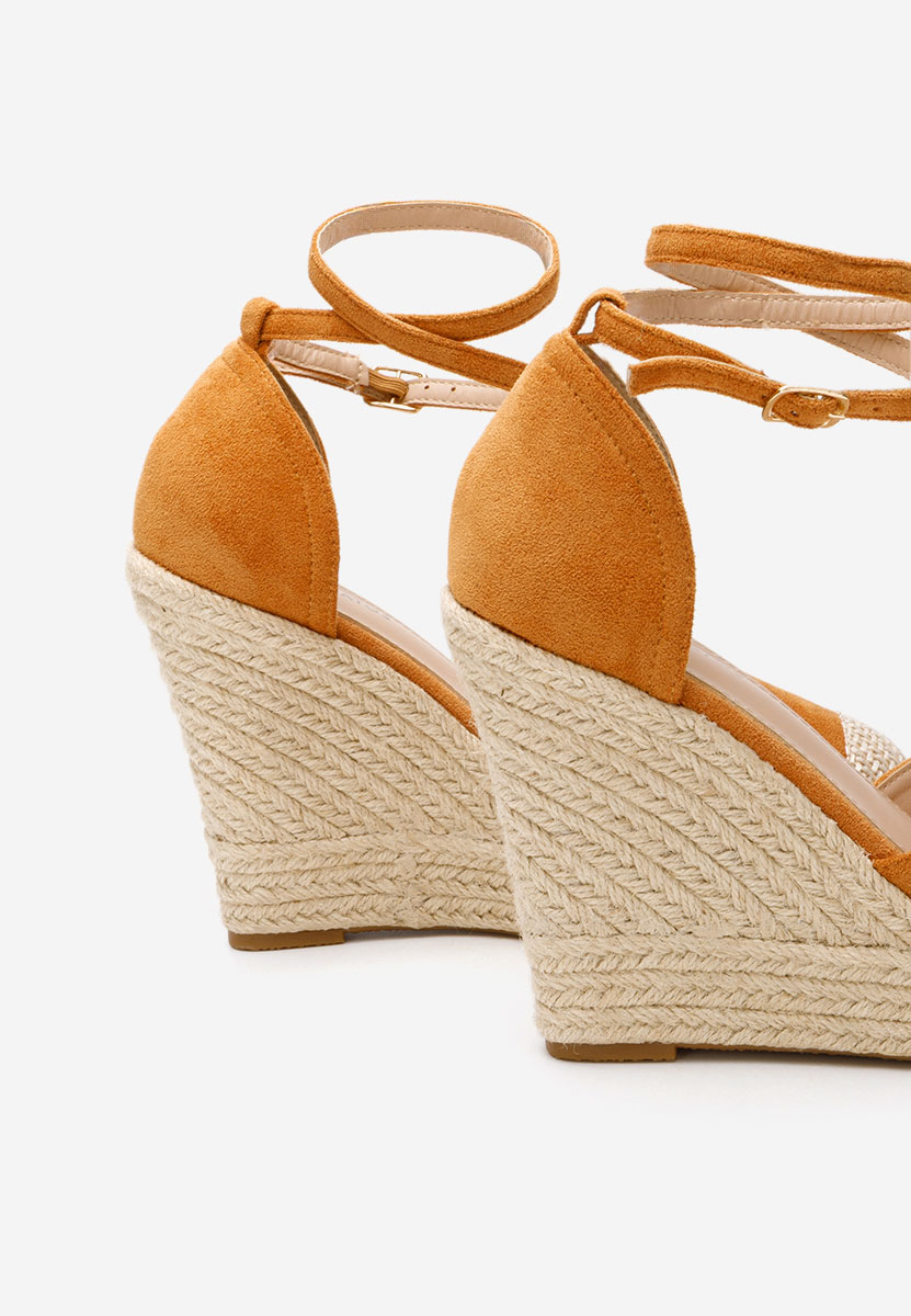 Camelové sandály na klínku Saniza V3