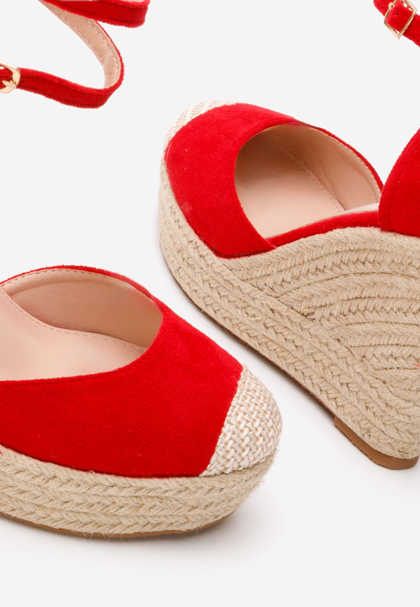 Červené sandály na klínku Saniza V3