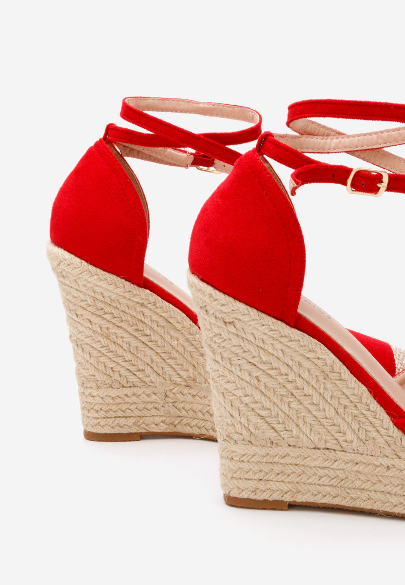Červené sandály na klínku Saniza V3