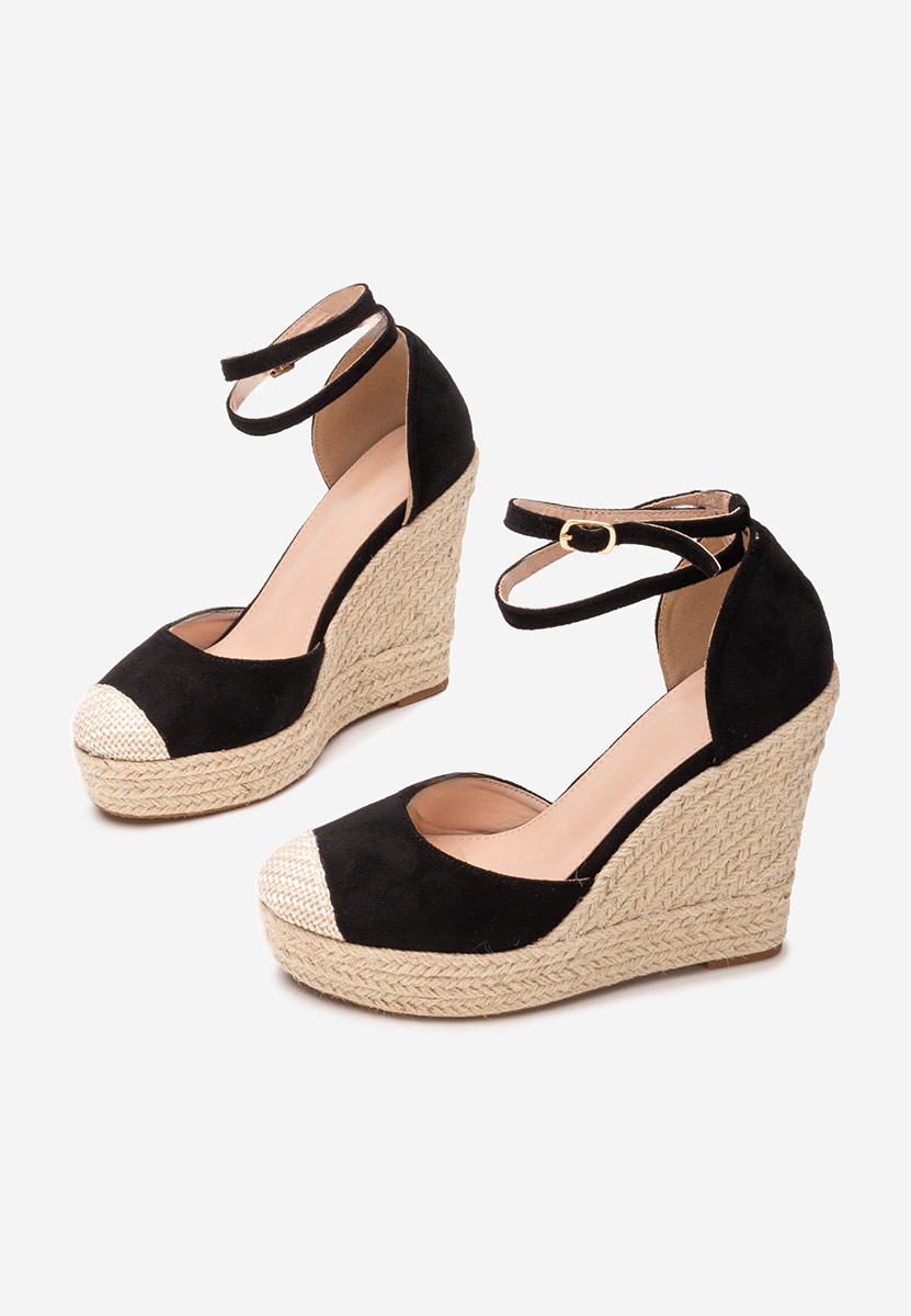 Černé sandály na klínku Saniza V3