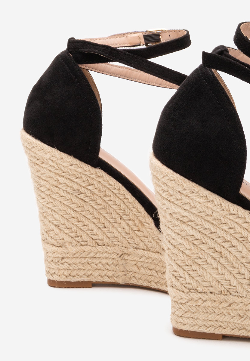 Černé sandály na klínku Saniza V3