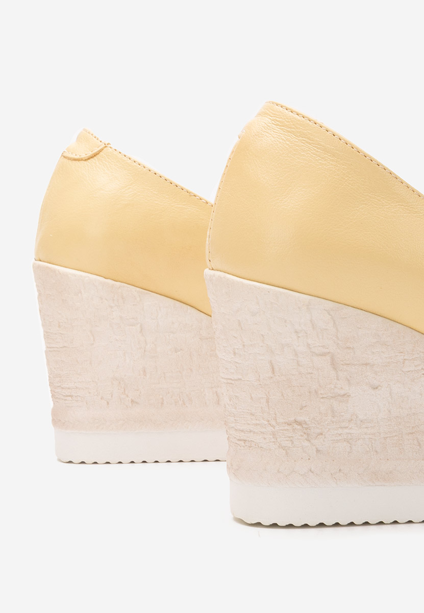 Žlutá lodičky na klínku Kaira