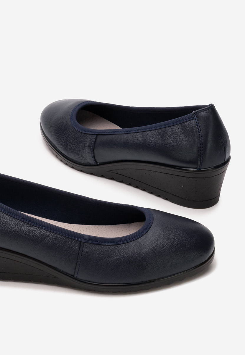 Tmavě modré lodičky na klínku Josmia