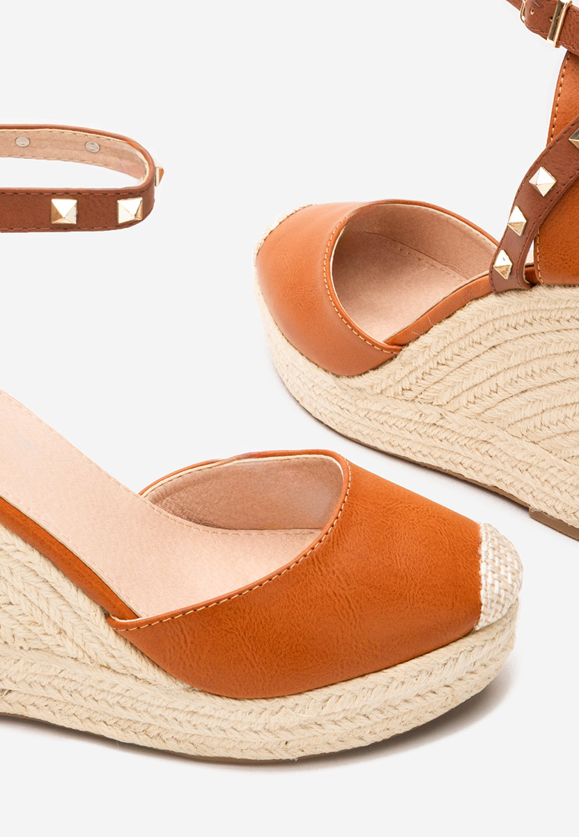 Camelové sandály na klínku Riviella