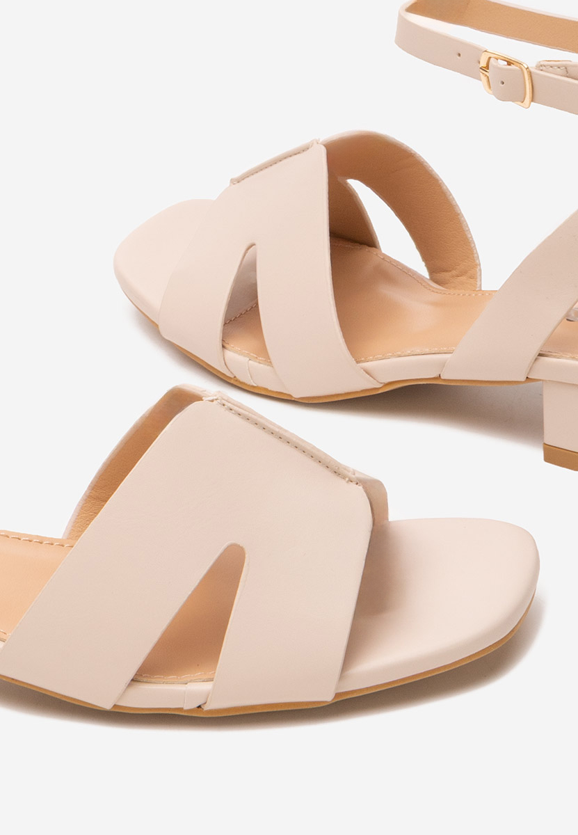Béžové sandály na nízkém podpatku Briena
