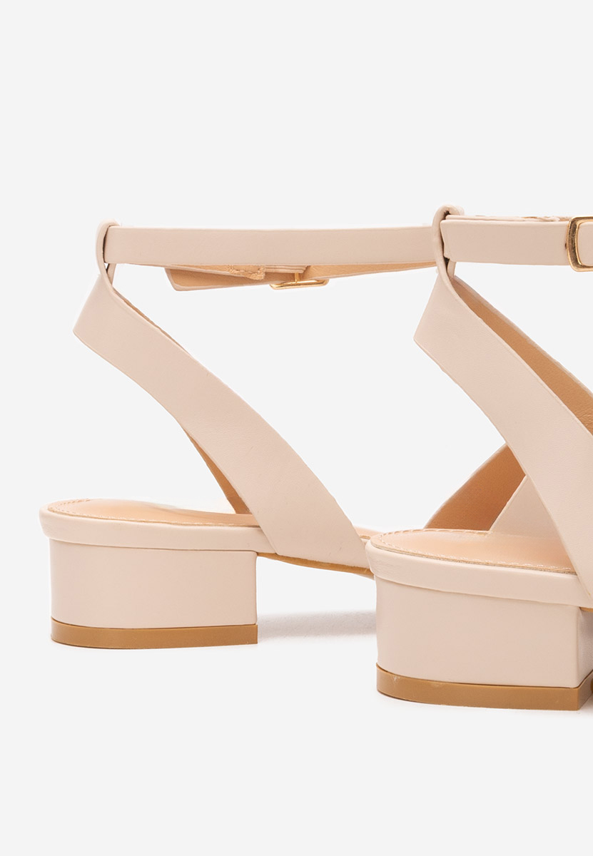 Béžové sandály na nízkém podpatku Briena