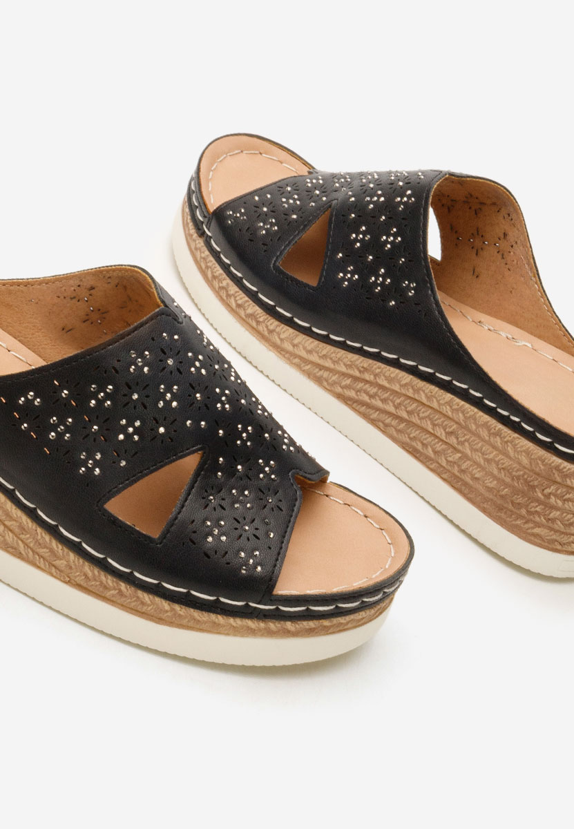 Černé pantofle na klínku Larue