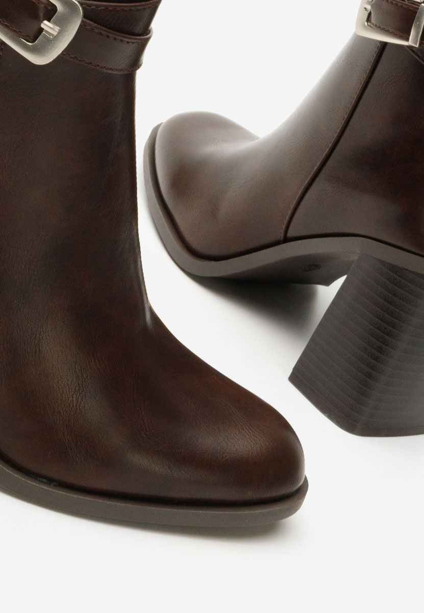 Hnedé kotníkové boty na podpatku Reica