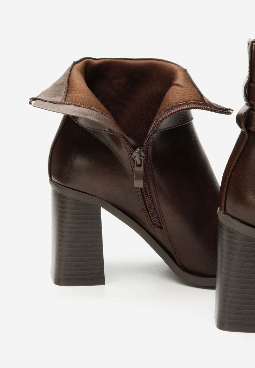 Hnedé kotníkové boty na podpatku Reica