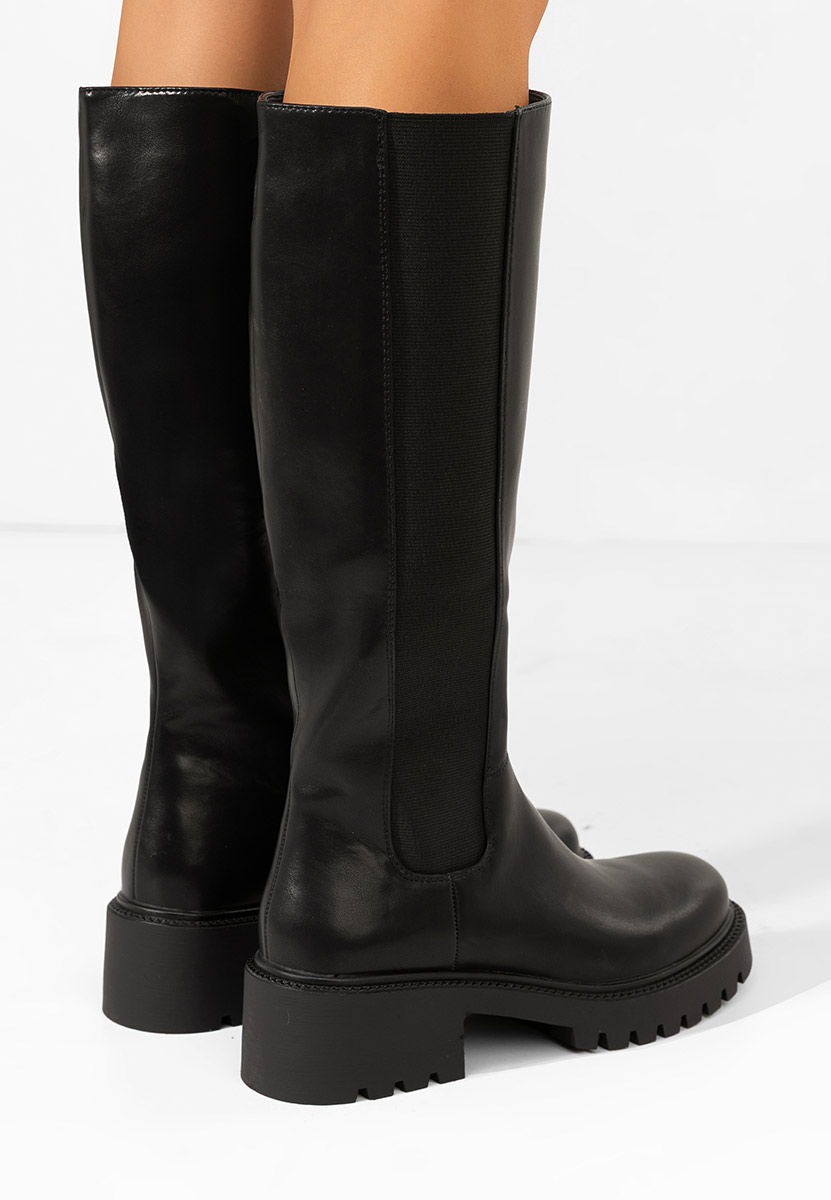 Černé vysoké kozačky na plochém podpatku Calipso