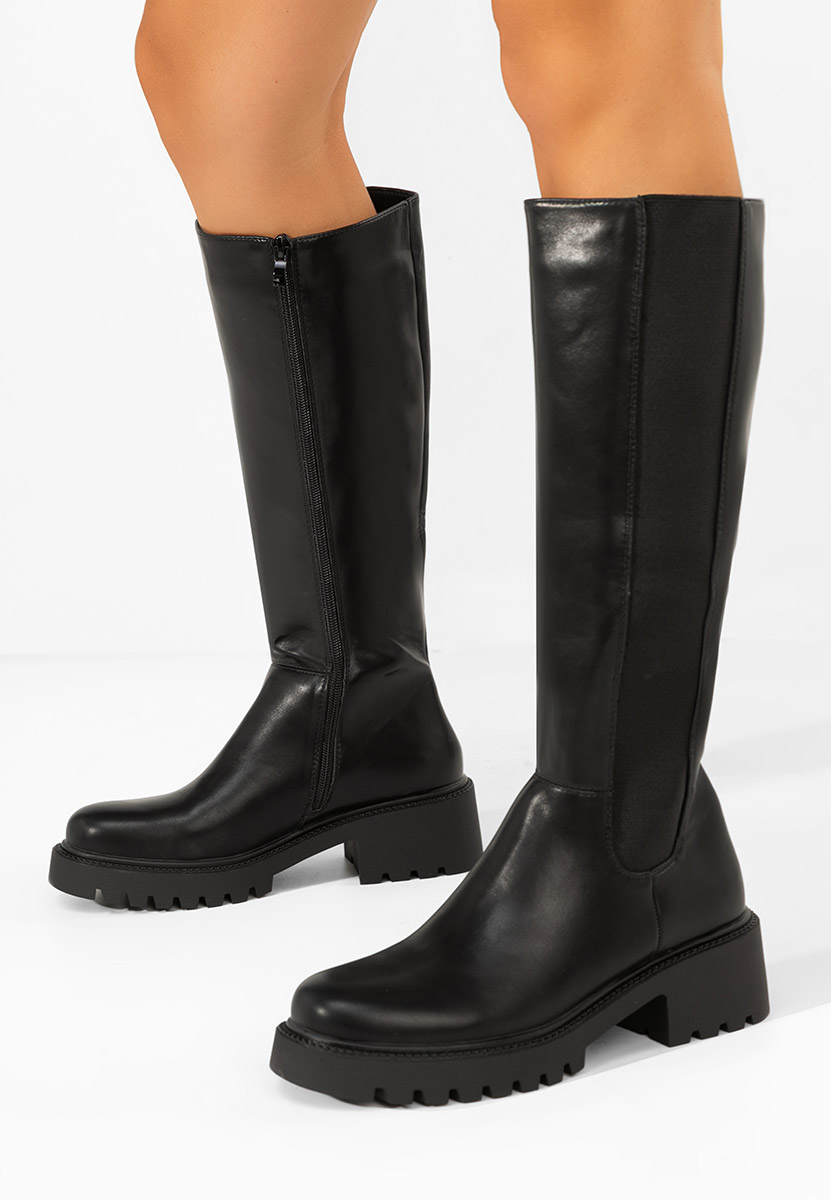 Černé vysoké kozačky na plochém podpatku Calipso