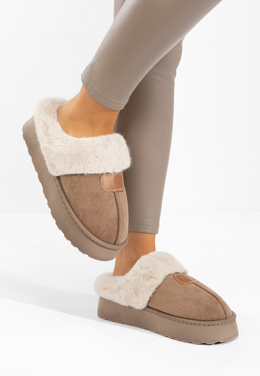 Hnedé domácí pantofle Flufina