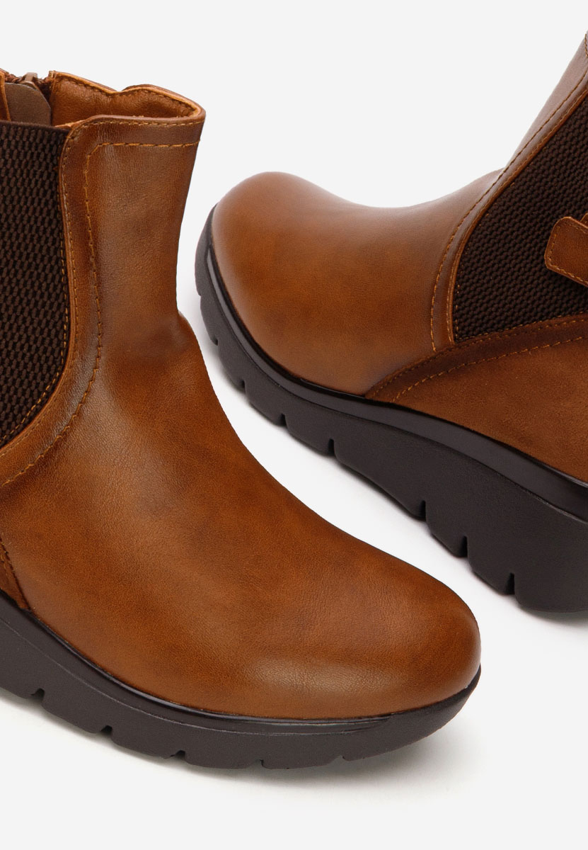 Hnedé kotnikove boty na klínku Ritama