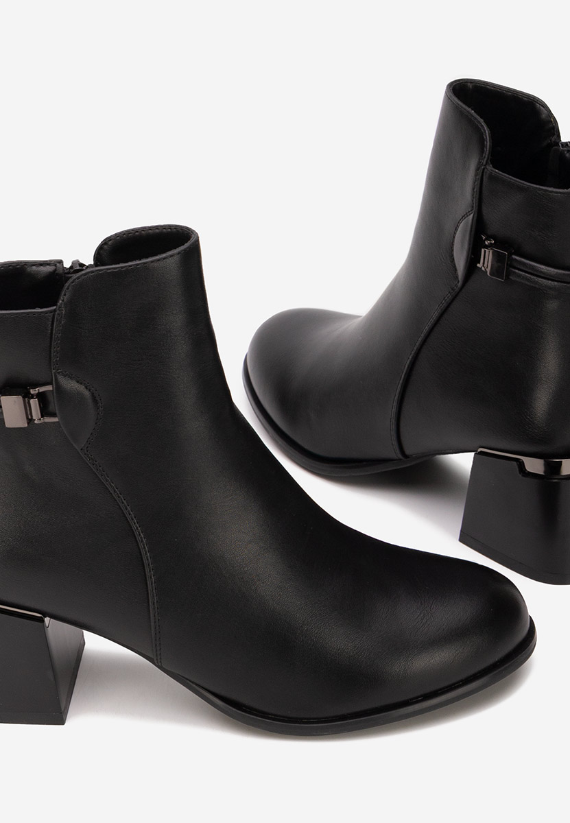 Černé kotníkové boty na podpatku Selvoria