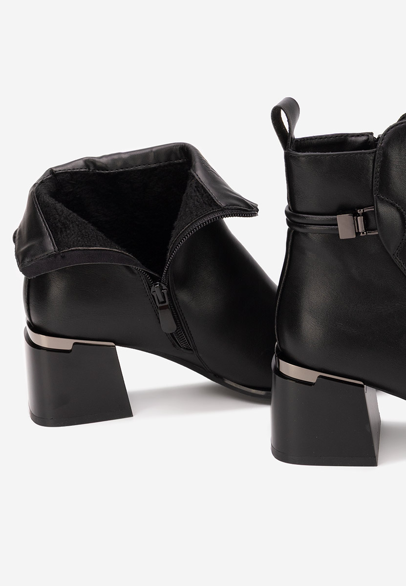 Černé kotníkové boty na podpatku Selvoria