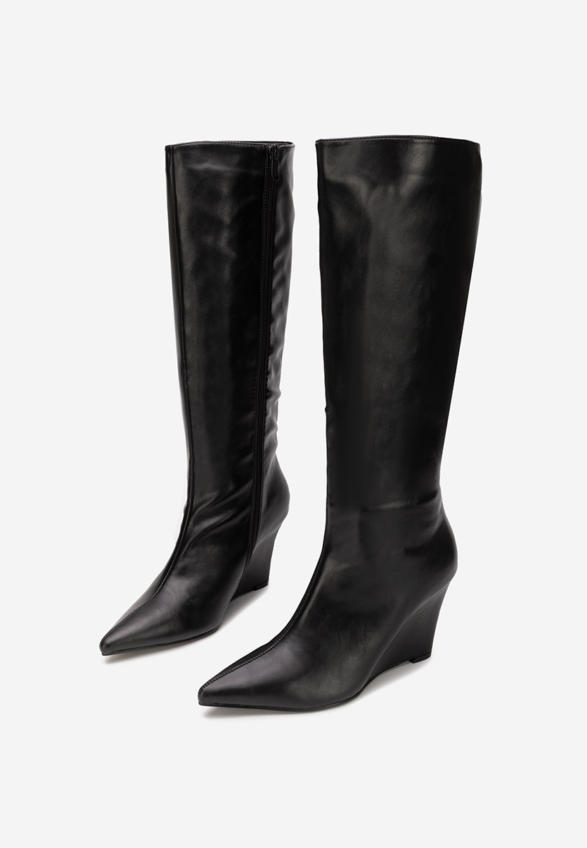 Černé kozačky na klínku Daryana