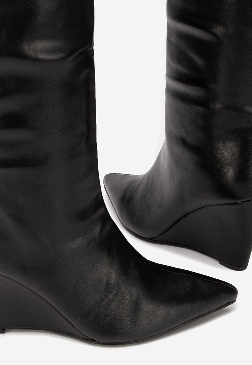 Černé kozačky na klínku Daryana