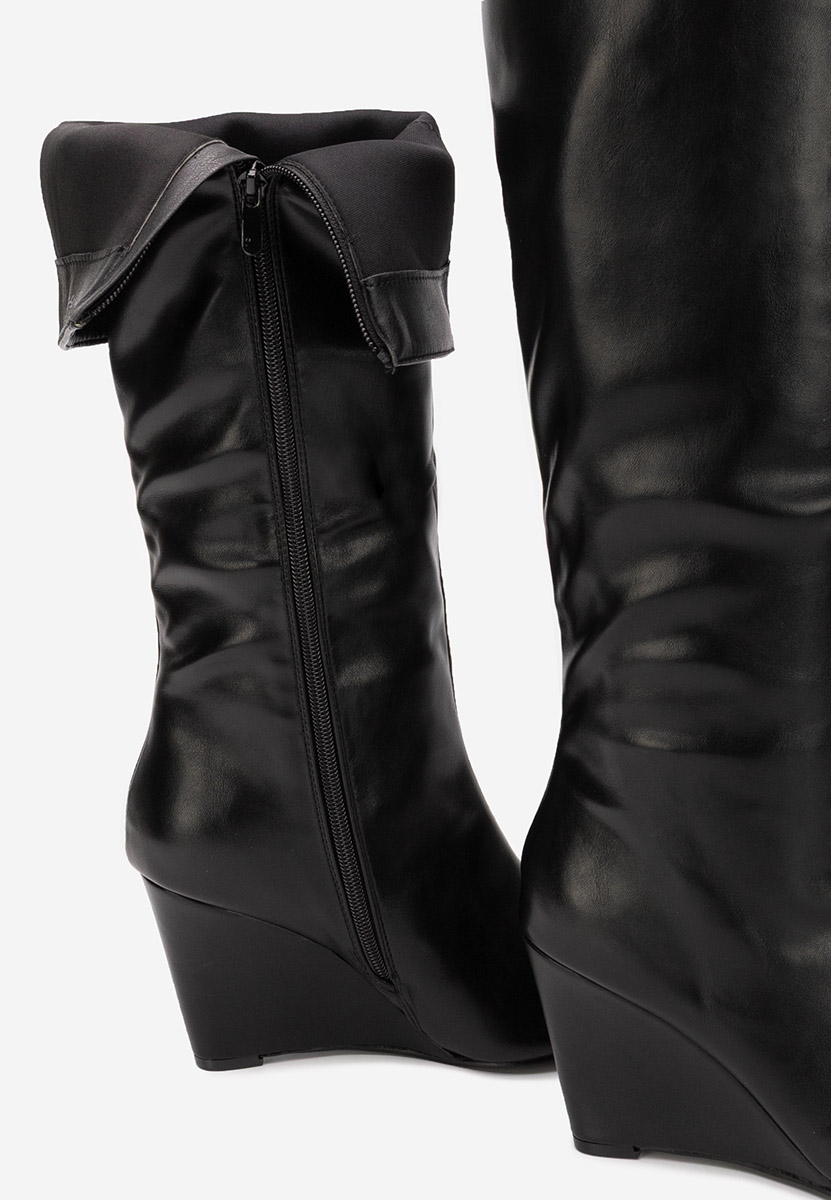 Černé kozačky na klínku Daryana