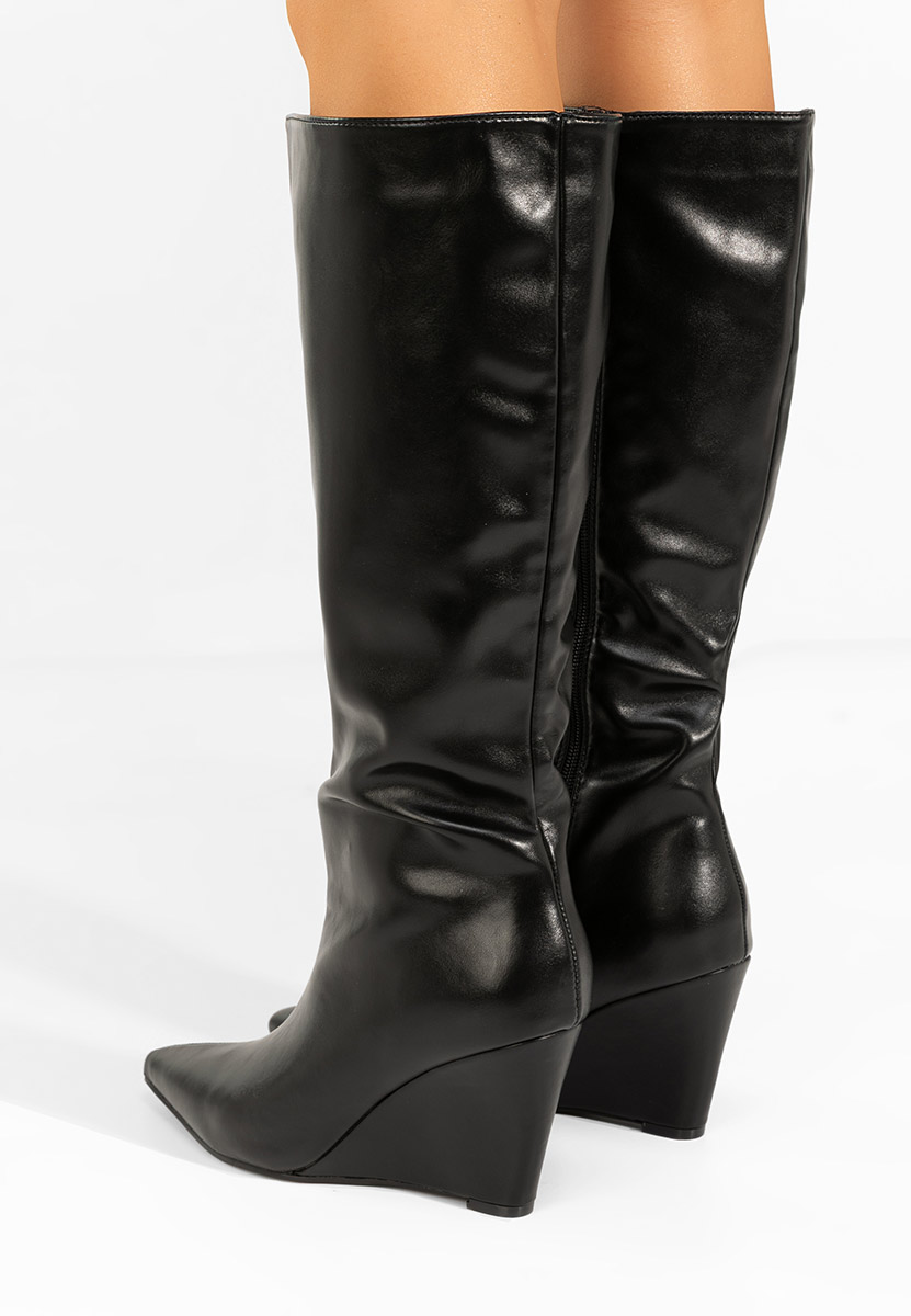 Černé kozačky na klínku Daryana