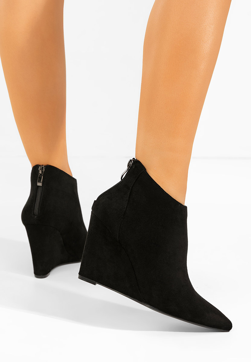 Černé kotníkové boty na klínku Shenna V3