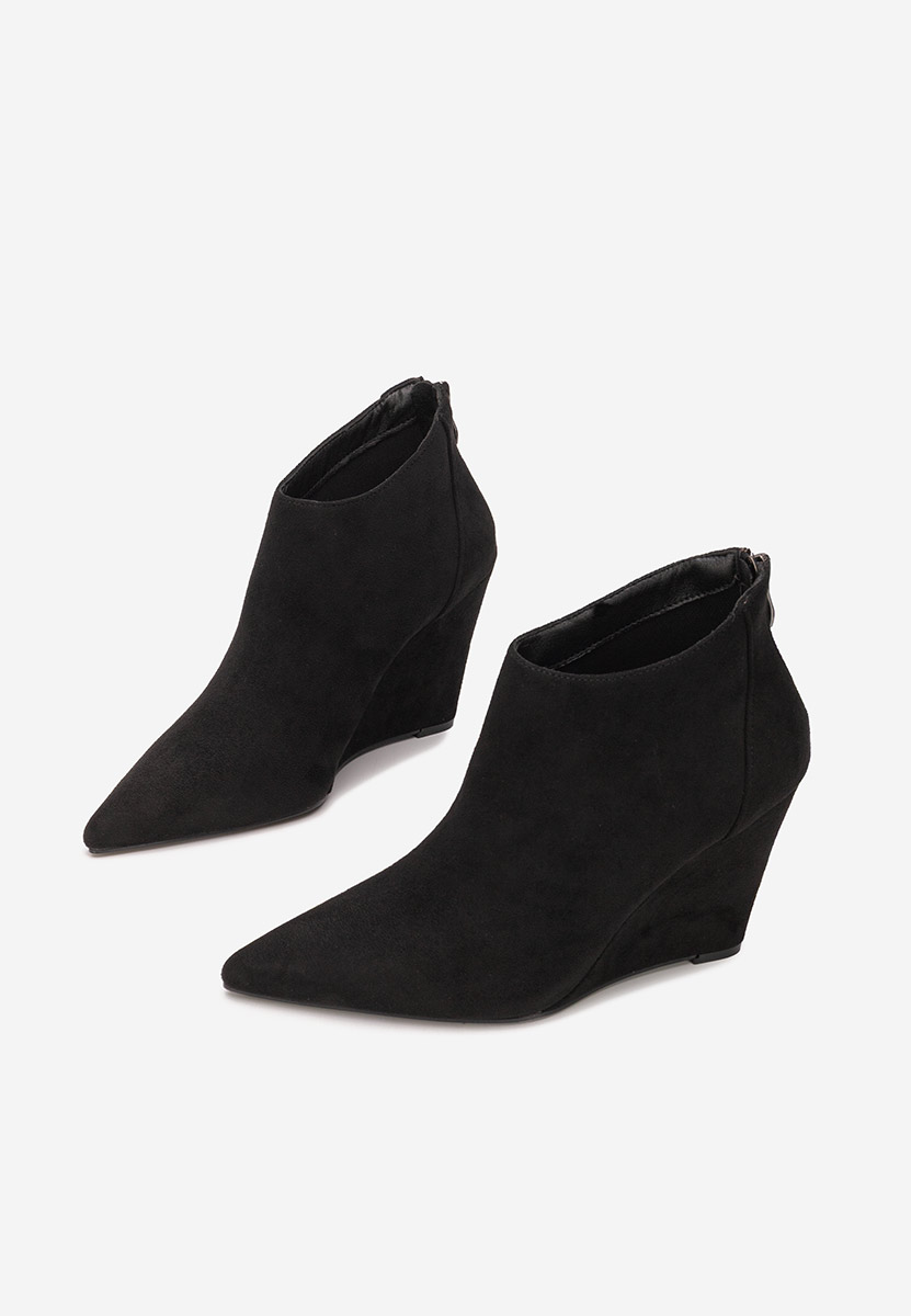 Černé kotníkové boty na klínku Shenna V3