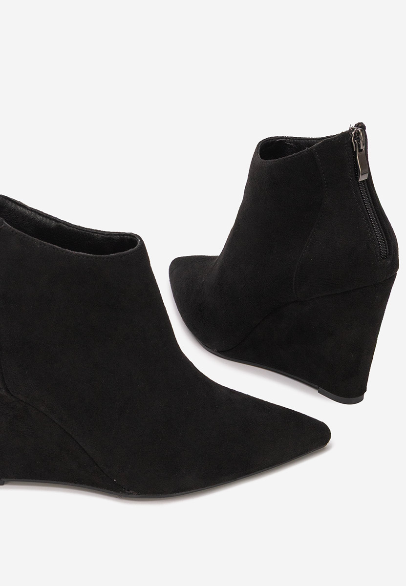 Černé kotníkové boty na klínku Shenna V3