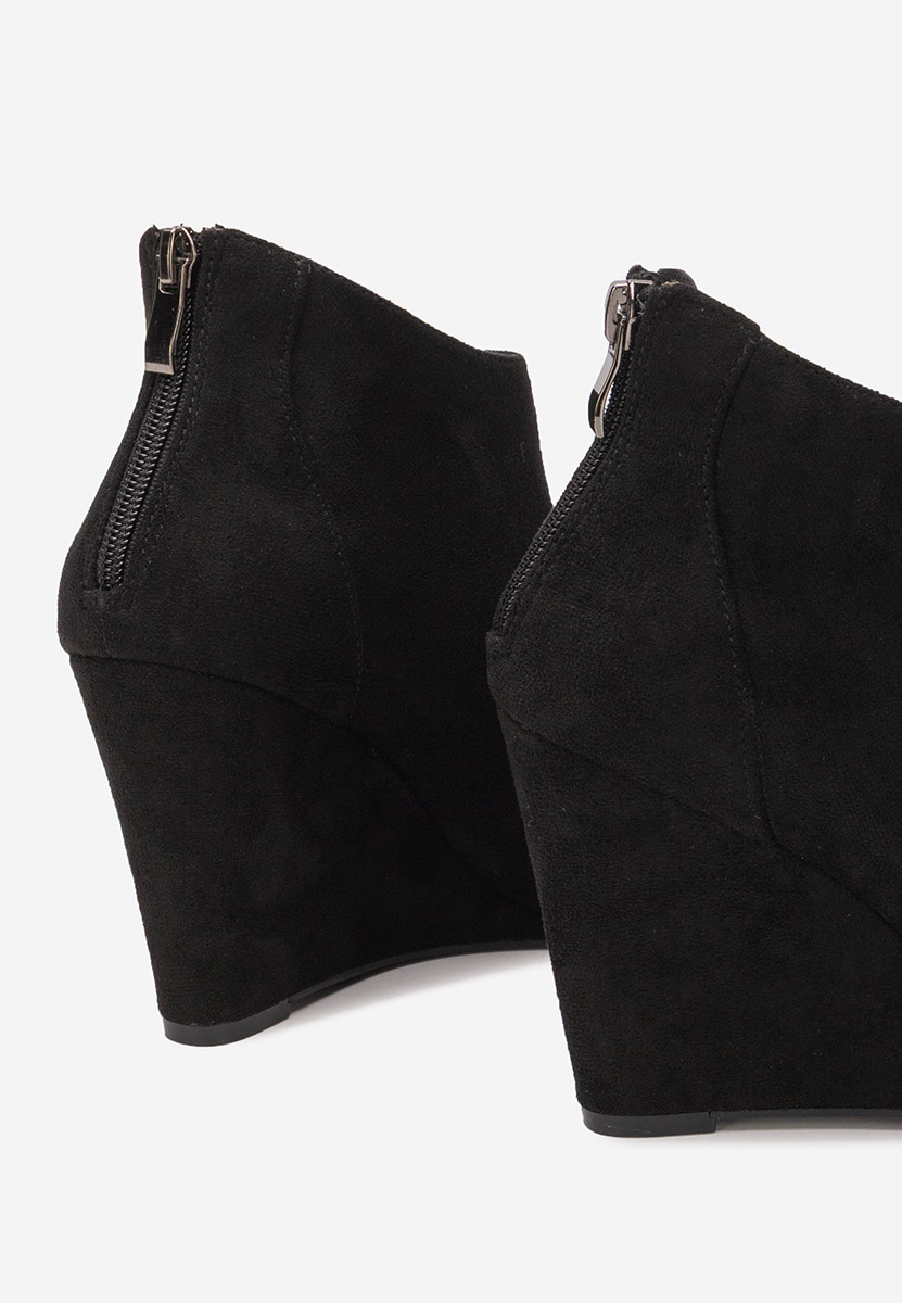 Černé kotníkové boty na klínku Shenna V3