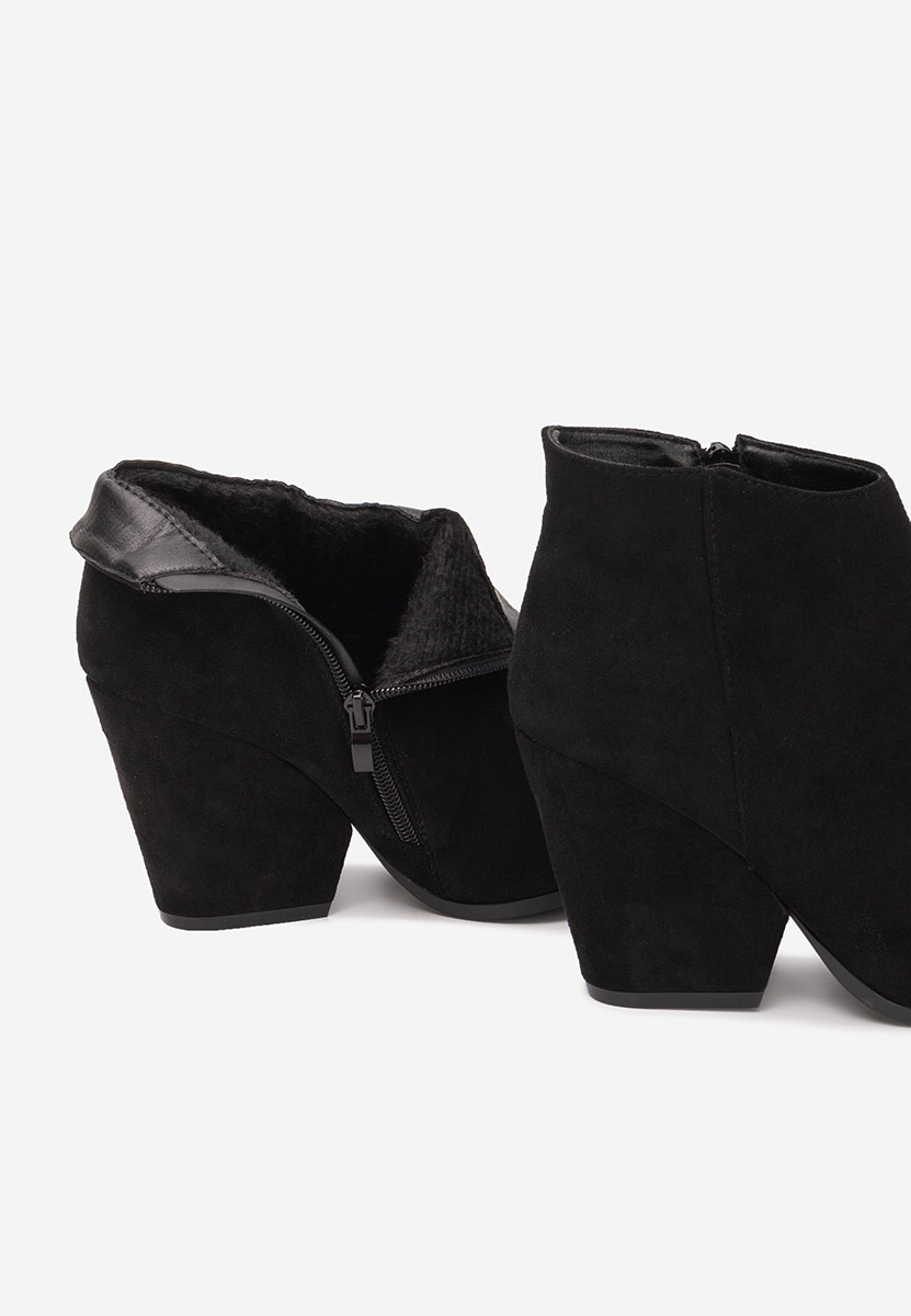 Černé kotníkové boty cowboy Versalia