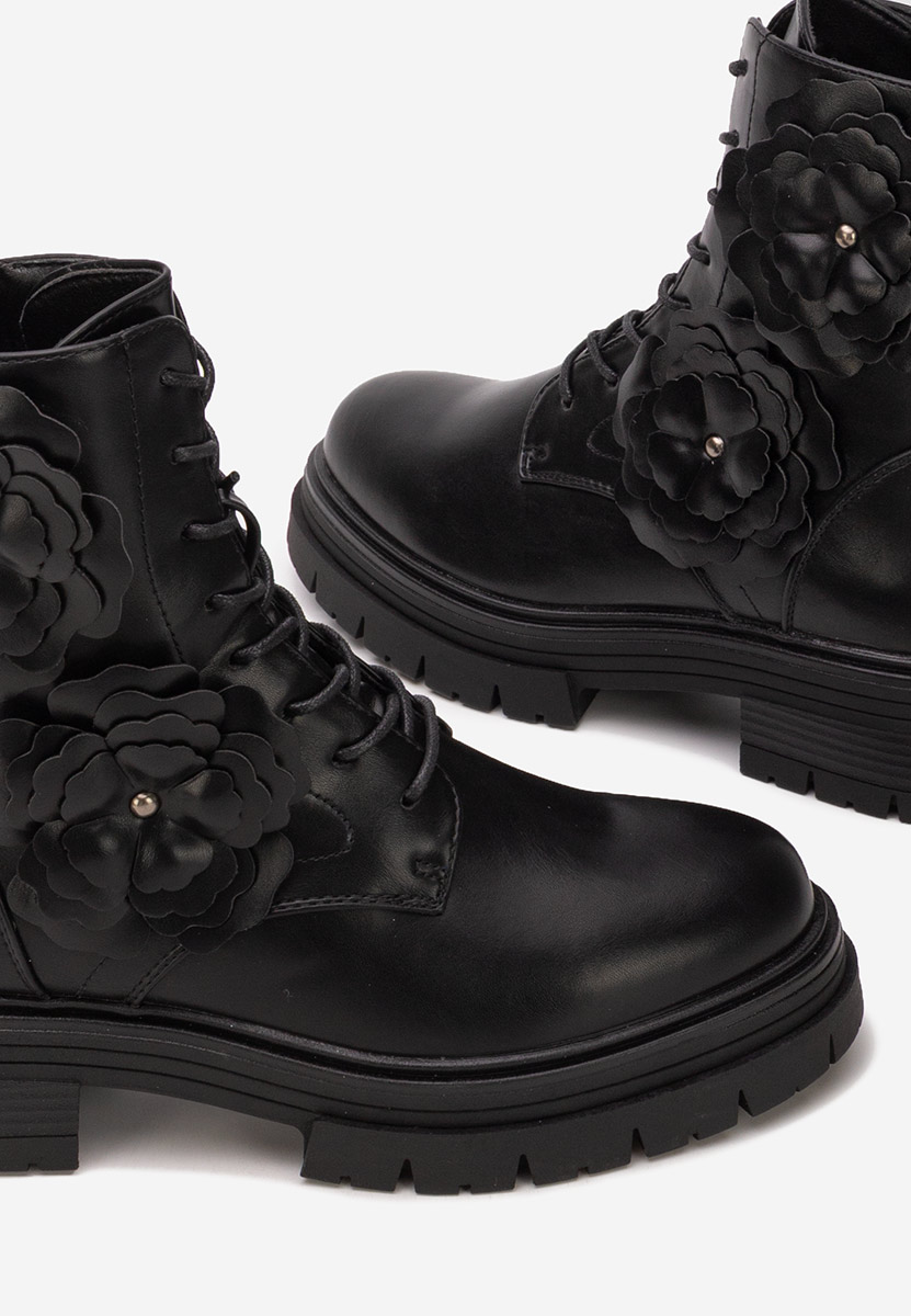 Černé členkové čižmy na platforme Penda