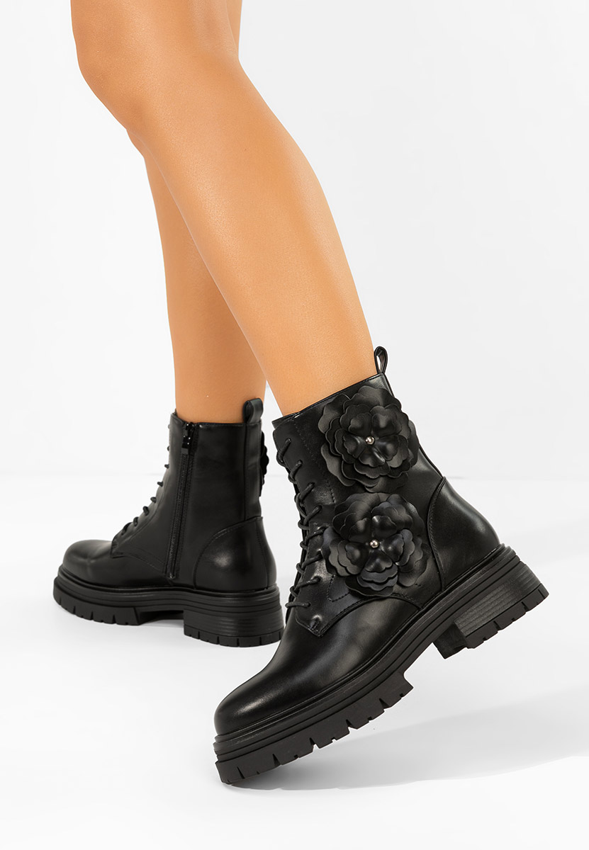 Černé členkové čižmy na platforme Penda