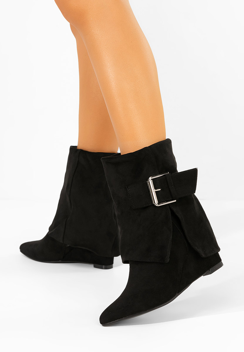 Černé kotníkové boty na klínku Irinea