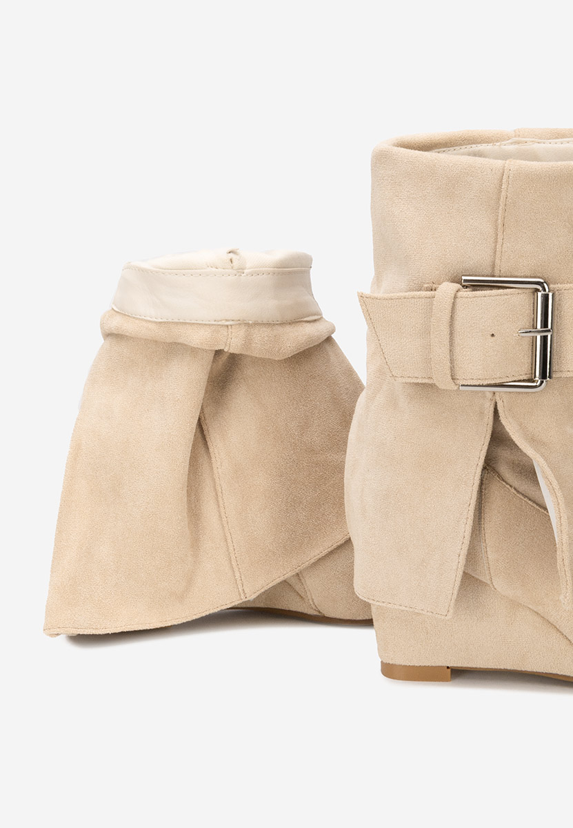 Béžové kotníkové boty na klínku Irinea