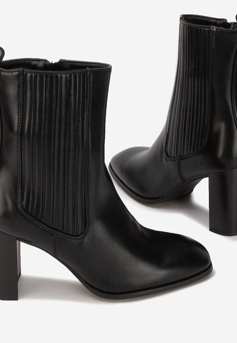Černé kotníkové boty na podpatku Kalisa