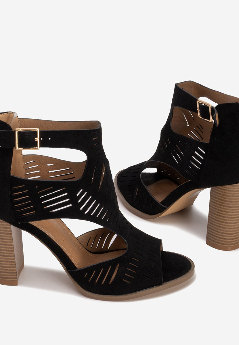 Černé sandály na podpatku Cassey
