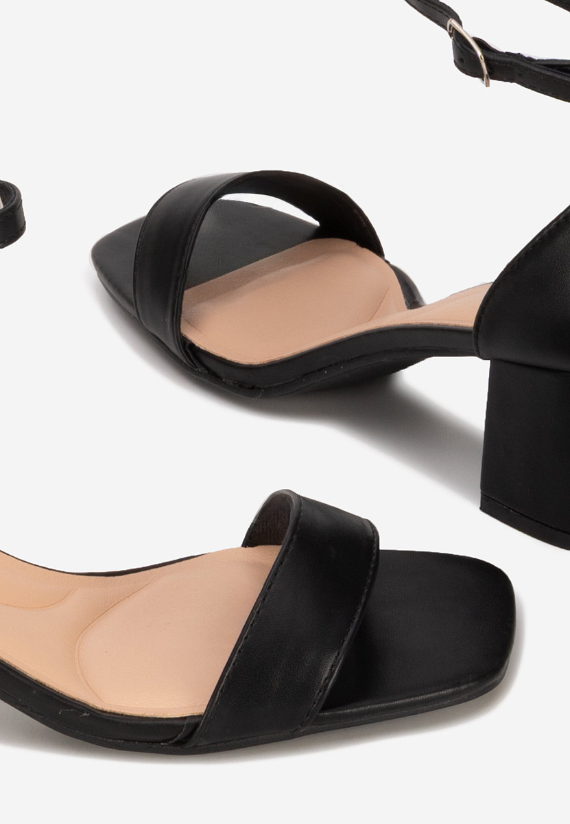Černé sandály na podpatku Karyssa V2