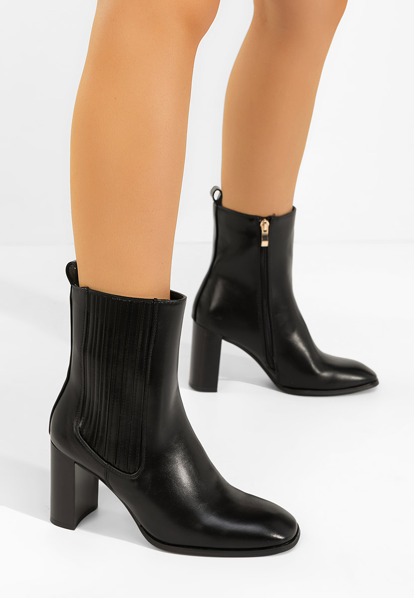 Černé kotníkové boty na podpatku Kalisa