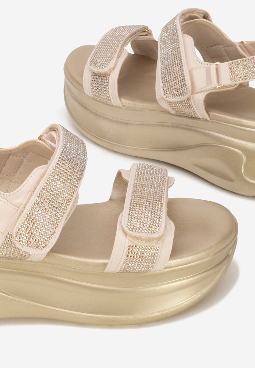 Béžové sandály na platformě Sakirra