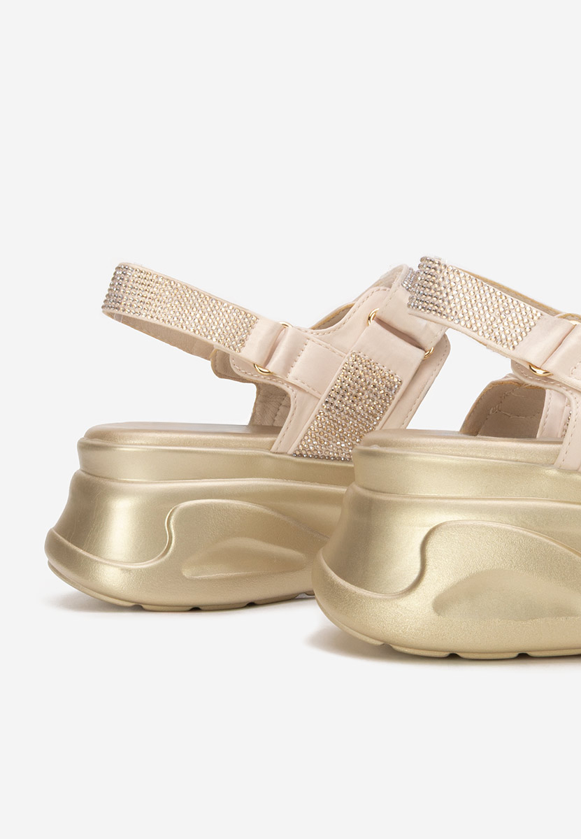 Béžové sandály na platformě Sakirra