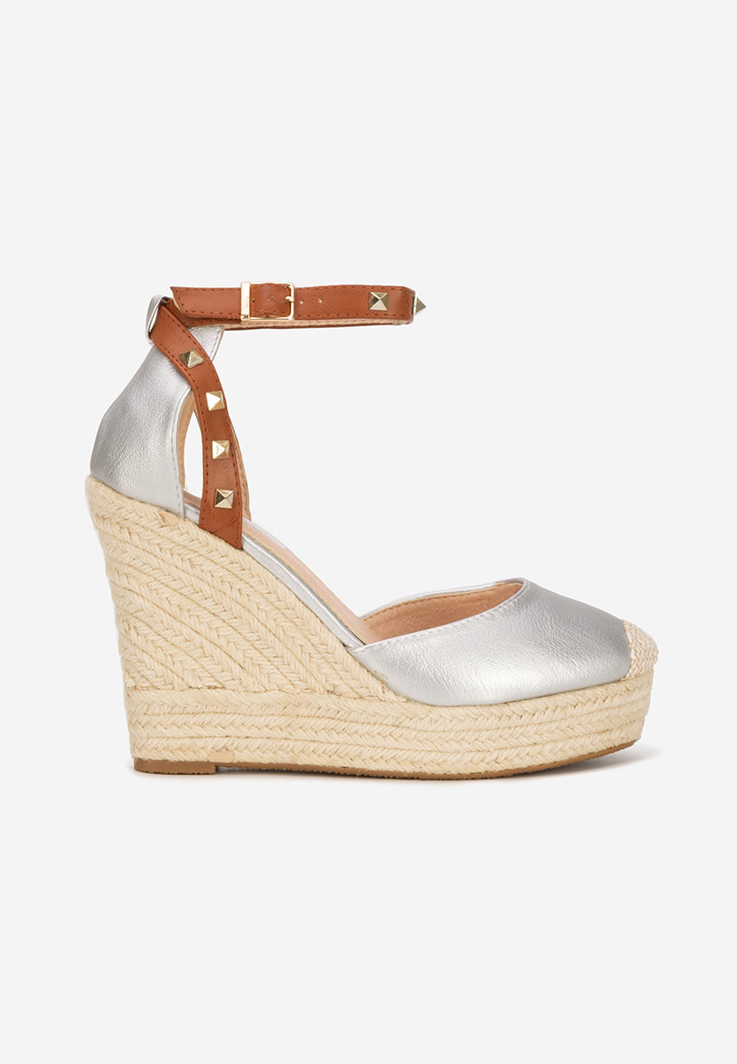 Stribrné sandály na klínku Riviella
