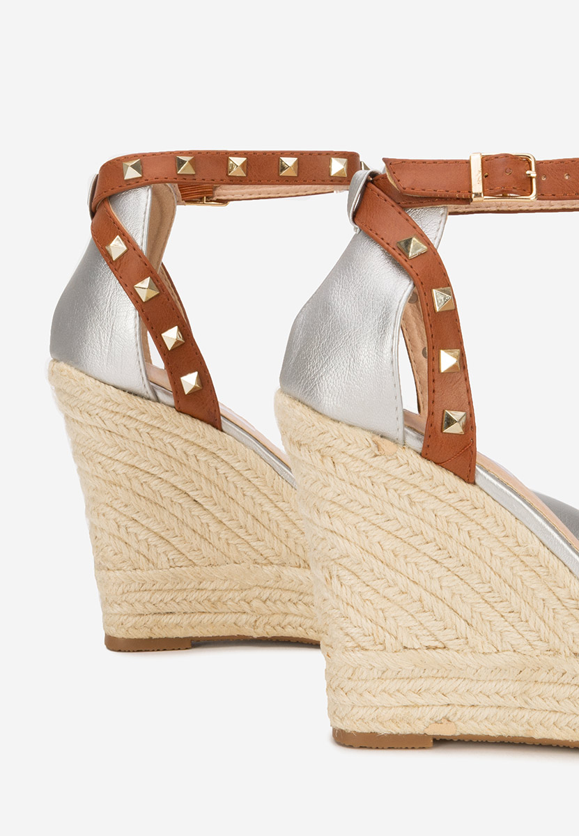 Stribrné sandály na klínku Riviella