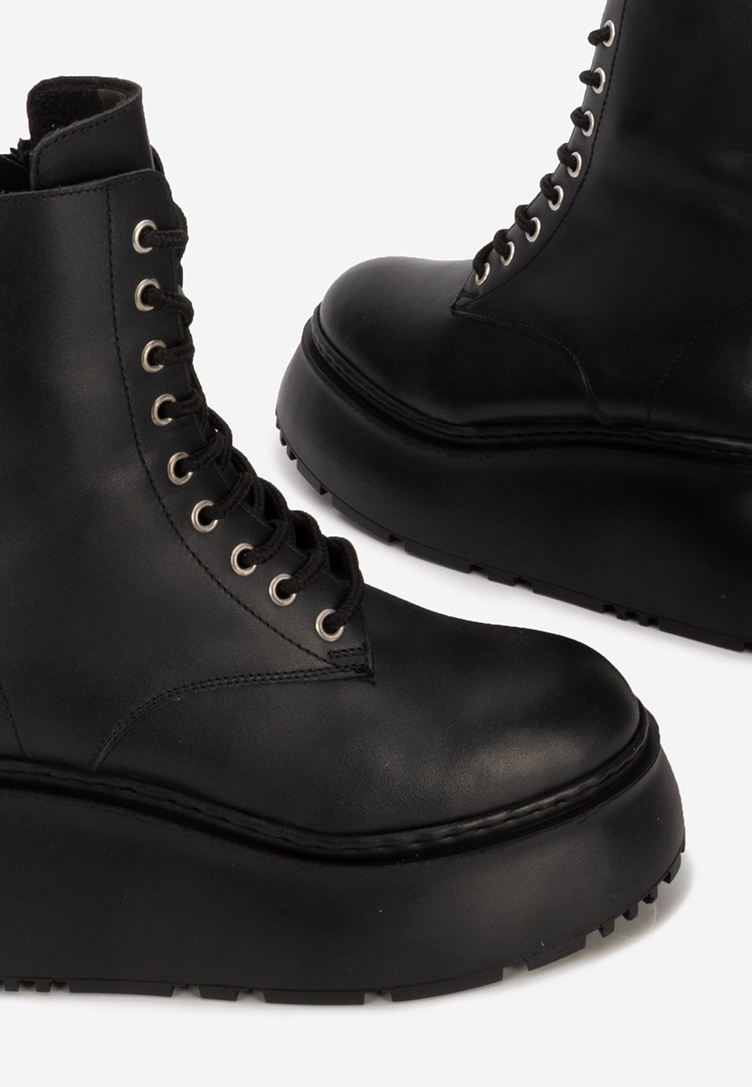 Černé členkové čižmy na platforme Luisena