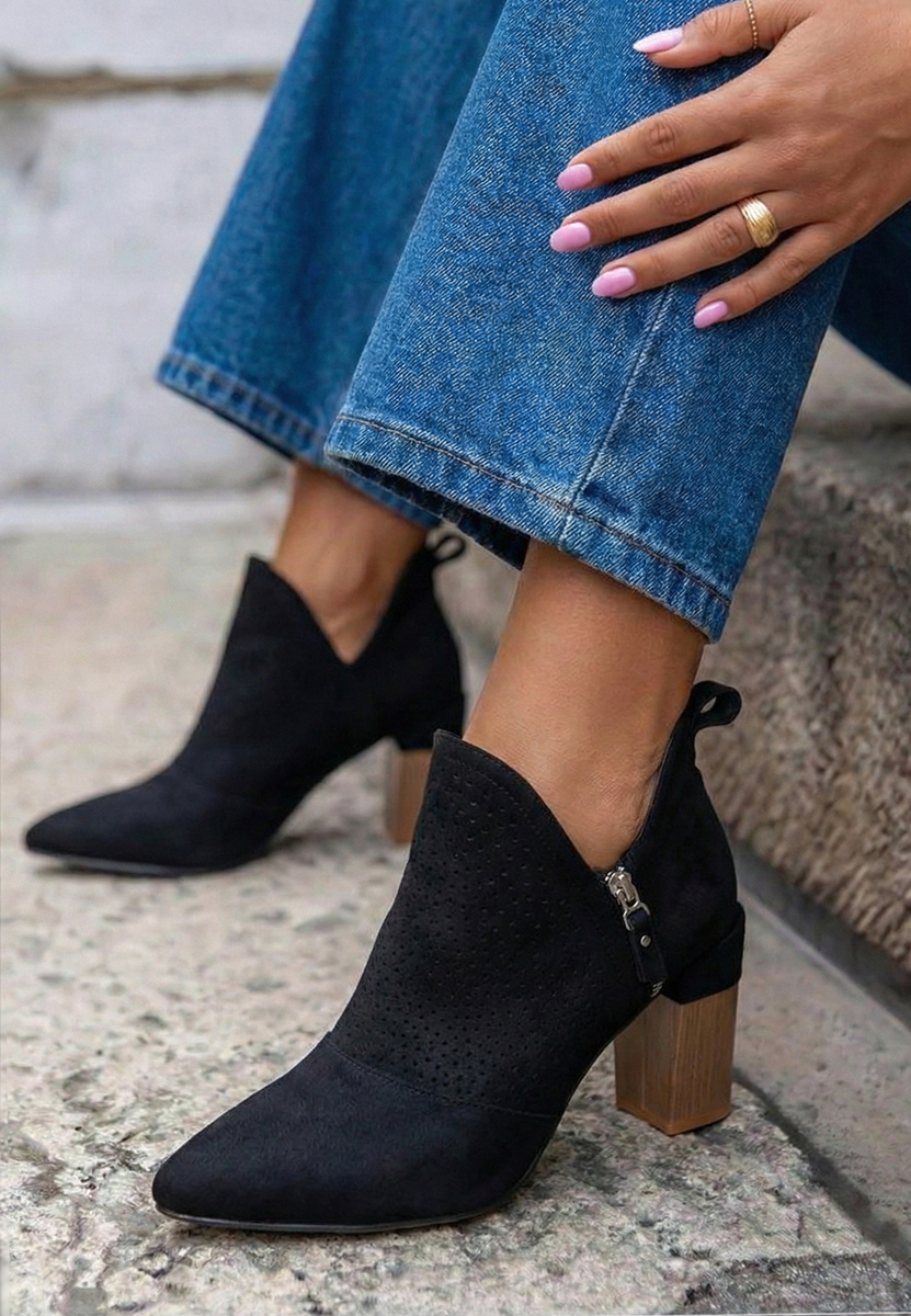 Černé kotníkové boty dámské Lopera