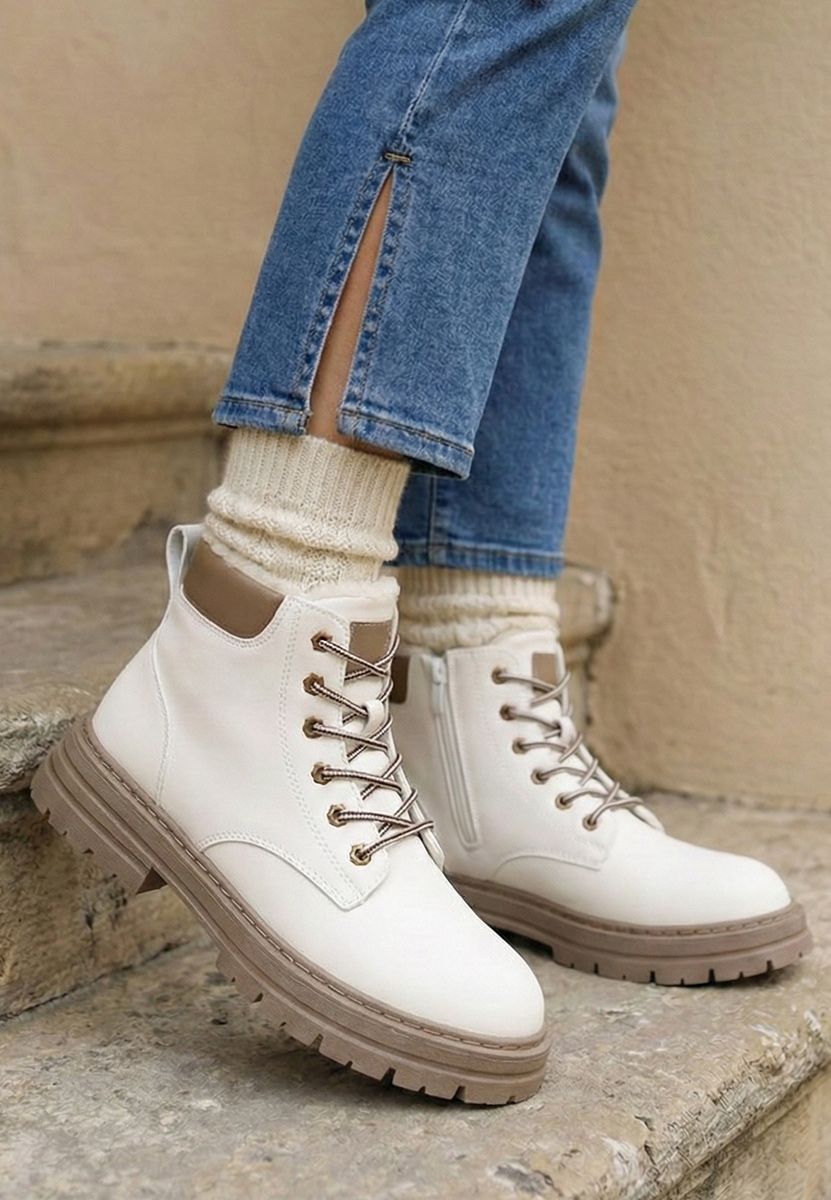 Bílé šněrovací kotníkové boty Katavega