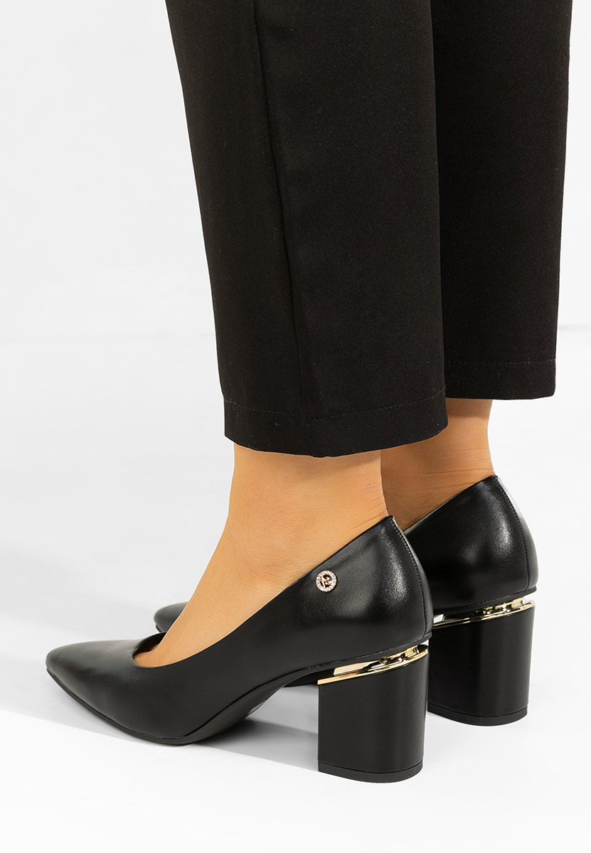 Černé lodičky na hrubém podpatku Cezaria