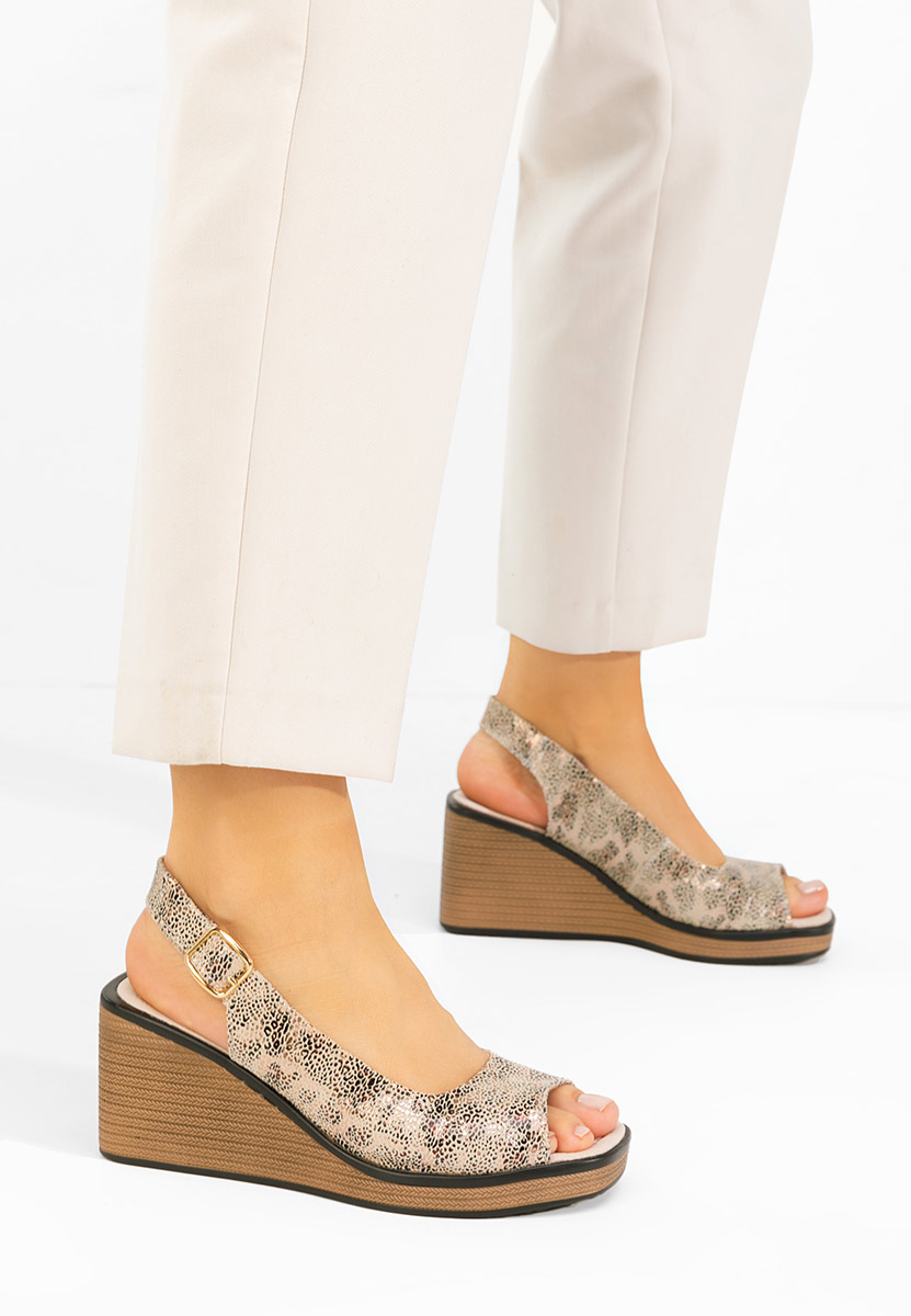 Zlaté kožené sandály na klínku Samiria