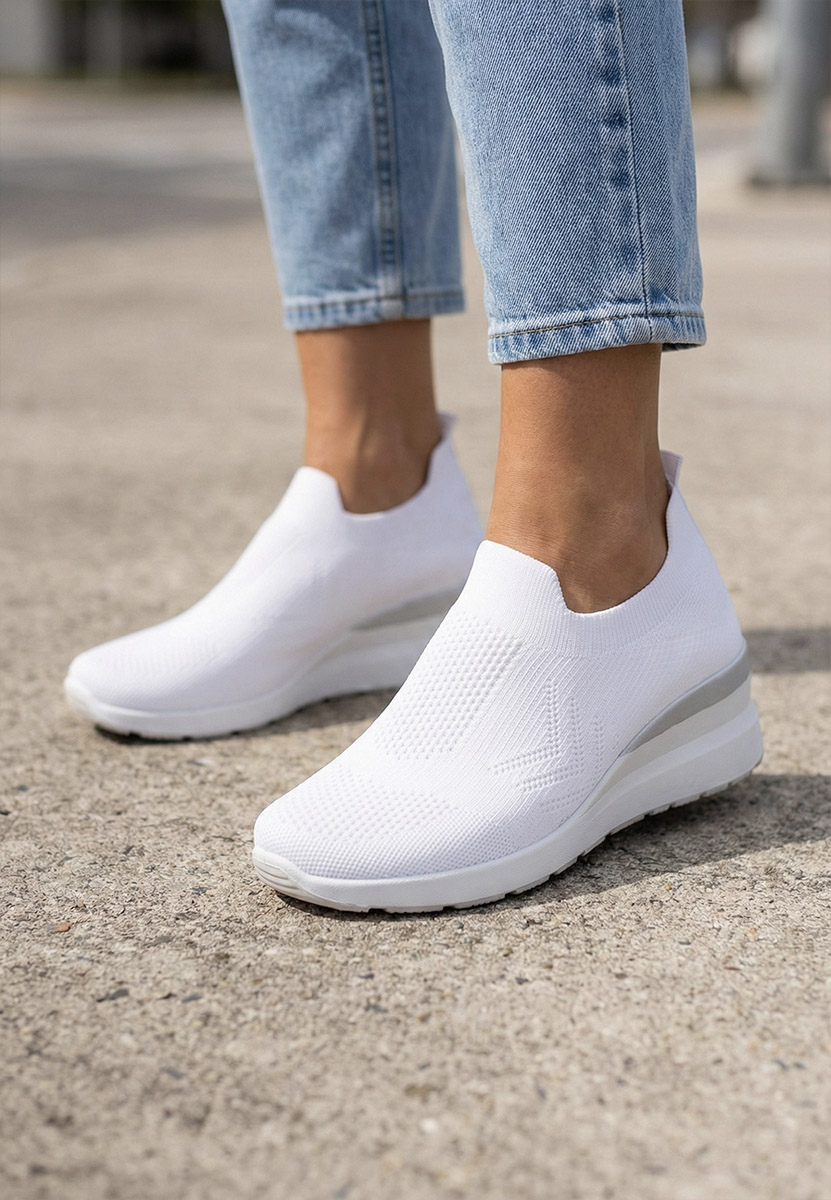 Bílé dámské tenisky na klínku Boka