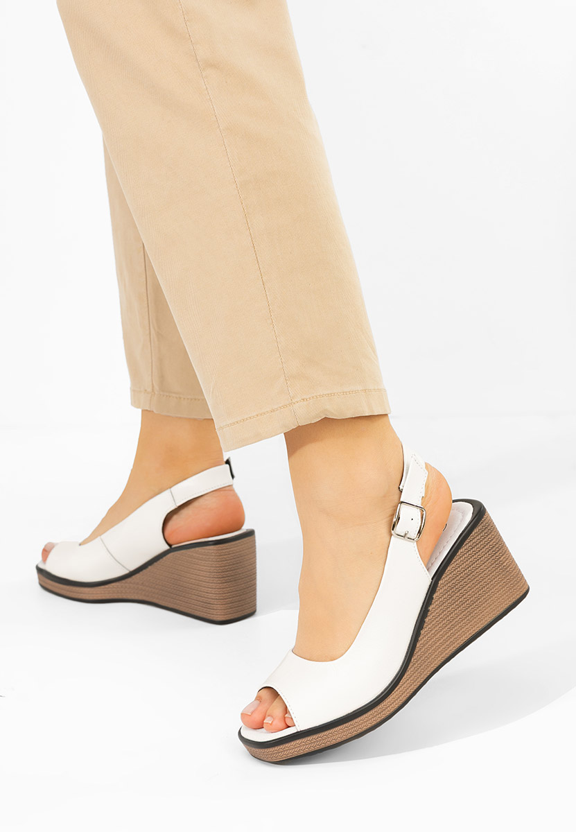 Bílé kožené sandály na klínku Samiria