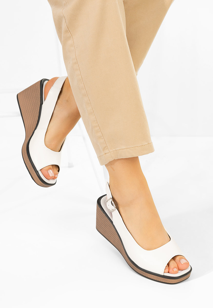 Bílé kožené sandály na klínku Samiria
