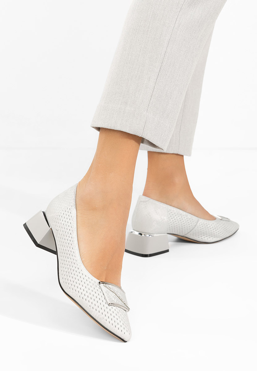 Bílé lodičky na hrubém podpatku Jennie